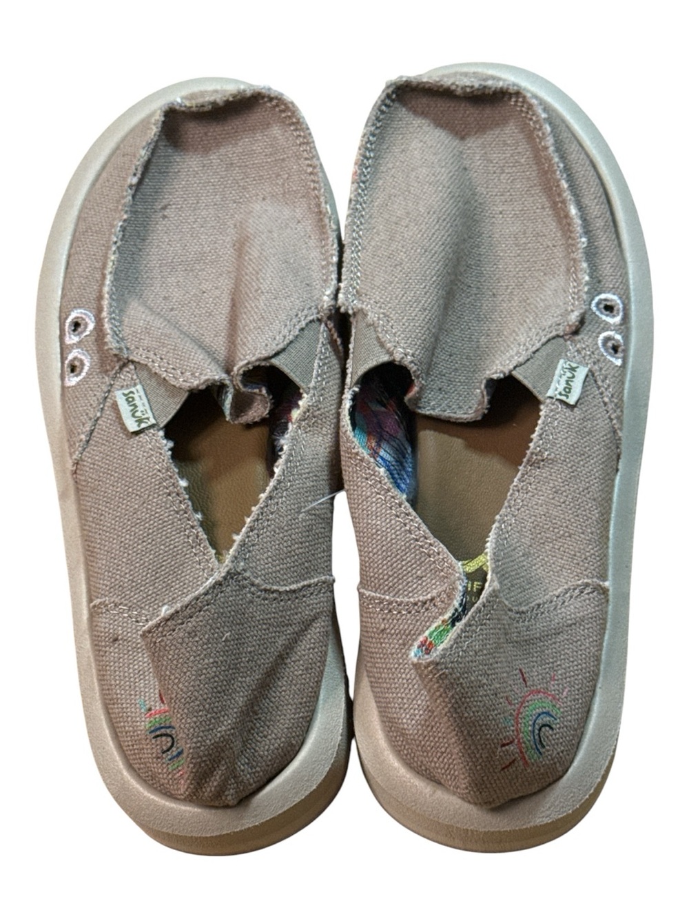 Sanuk Taupe Slip-On Ankle Shoes with rainbows on the heels size 7 NWT - Picture 4 of 5